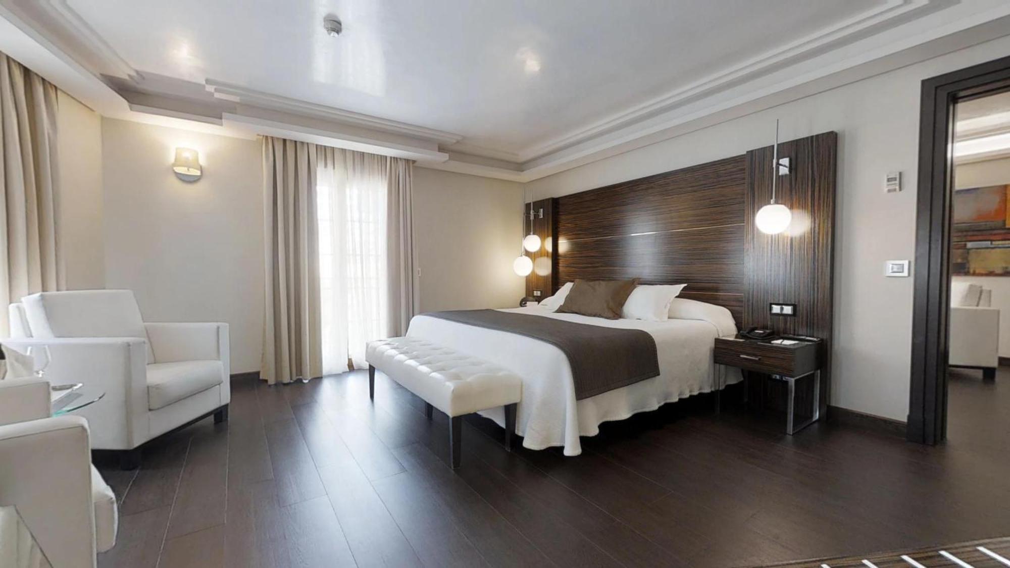 วินซี ซีเล็คชั่น อเลย์ซา โฮเต็ล บูทิก แอนด์ สปา Hotel เบนัลมาเดนา ภายนอก รูปภาพ A room at the hotel