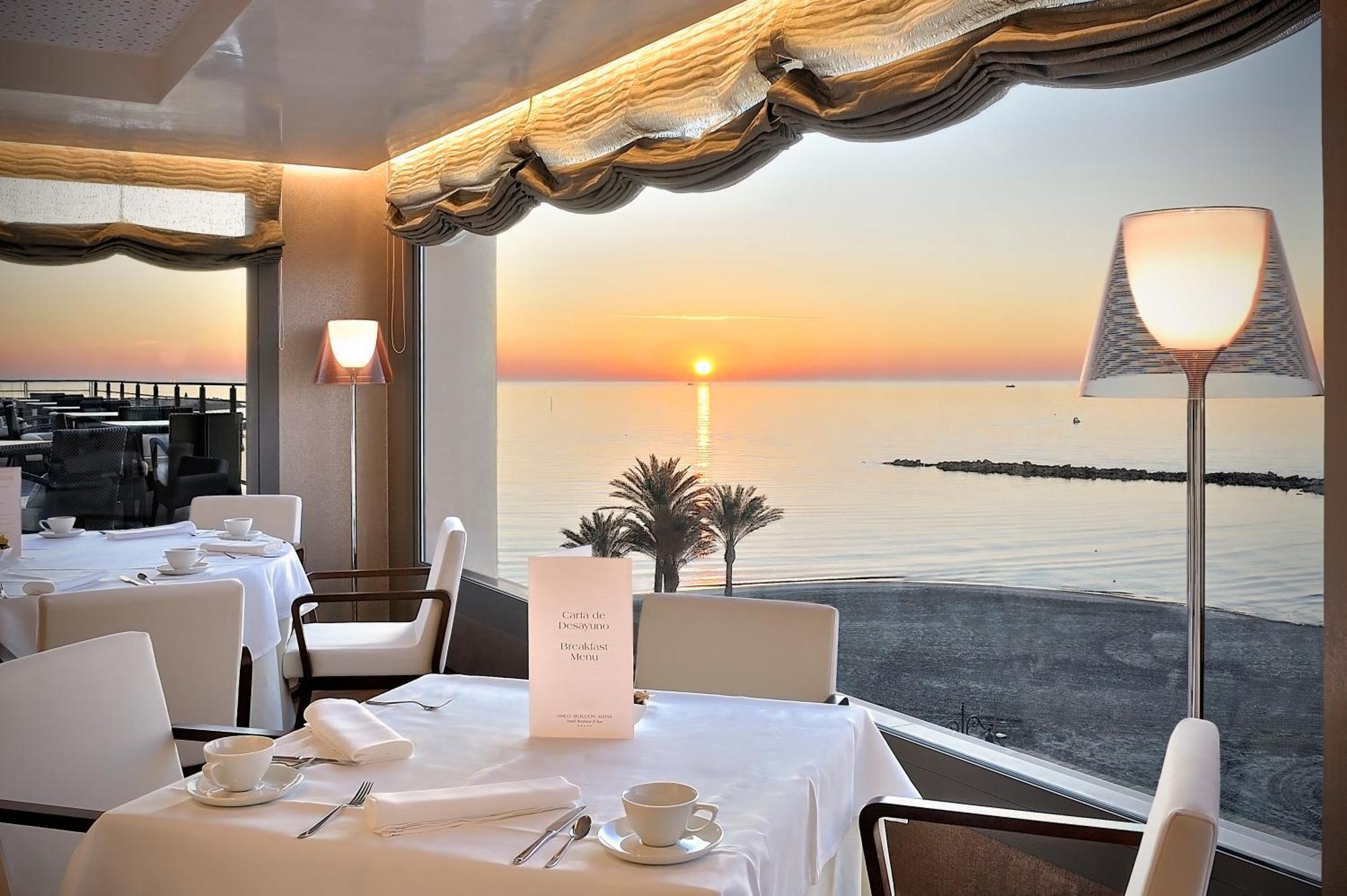 วินซี ซีเล็คชั่น อเลย์ซา โฮเต็ล บูทิก แอนด์ สปา Hotel เบนัลมาเดนา ภายนอก รูปภาพ Restaurant